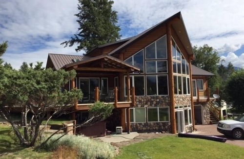 Invermere House | LAKE VIEW Mountain house w/HOT TUB