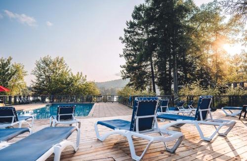 Lac Superieur Village House | Lakefront and Mountain View - Resort Loft