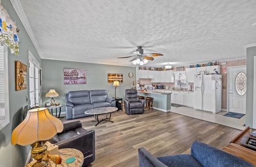 Southmont House | Lakefront/Boat Dock, 3/2, Furnished, Castaway Cottage, covered back deck views