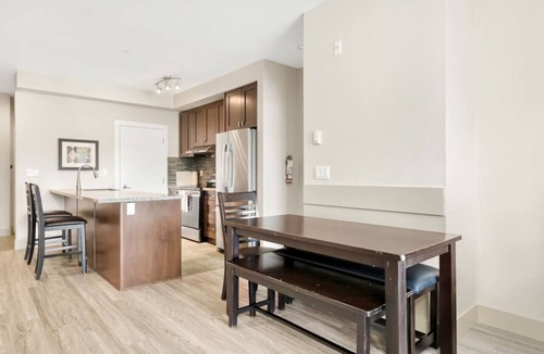 Harrison Hot Springs Apartment | Lakefront Lux 2BR Symphony Of Comfort/Style For 12