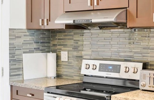 Harrison Hot Springs Apartment | Lakefront Lux 2BR Symphony Of Comfort/Style For 12