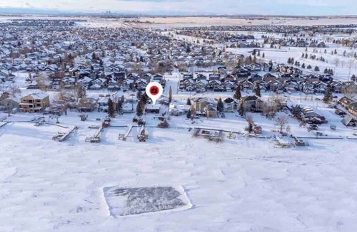 Chestermere Cottage | LAKEFRONT CABIN WITH COVERED DECK, HOT TUB & MORE