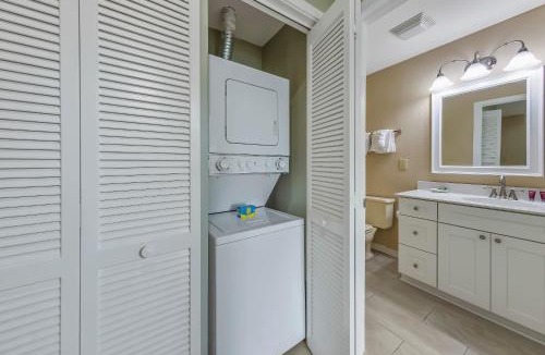 Fairfield Harbour House | Lakefront Condo with Indoor Pool Hot Tub & Resort Access