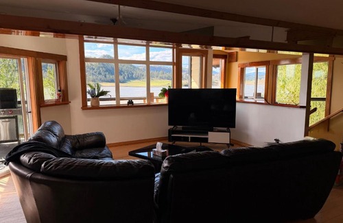 North Glenmore House | Lakefront Grand Lodge