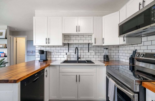 Sylvan Lake Apartment | Lakefront Lookout 1BR Condo on Lakeshore Drive!