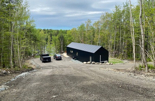 Italy Cross Cabin | Lakefront Luxury Retreat - Luenburg NS