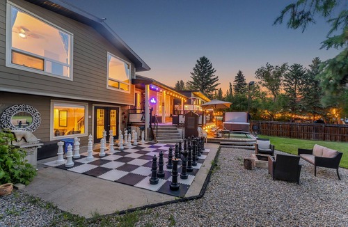 Chestermere Cottage | Lakefront Paradise, Hot Tub, Private Beach, Covered Dock, Kayaks, Near Downtown
