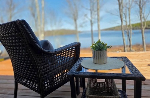 Sheffield Cottage | Lakeside Cottage with Panoramic Views