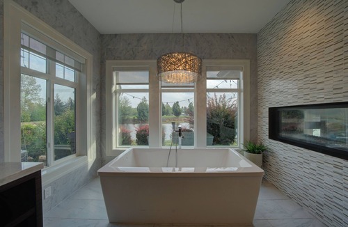 West Abbotsford House | Lakeside Home: Sleeps 23/HotTub/Game Room/Theatre/Espresso/Private Lake