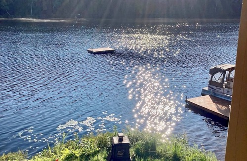 Pine Hill Ski Chalet | Lakeside Laurentian retreat
