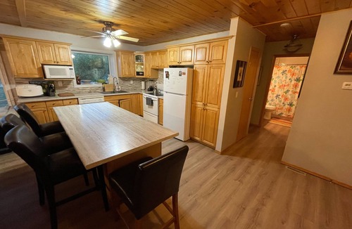 Saint Laurent House | Lakeside Retreat w/panoramic lake views, summer swim spa & Yoga/Art studio