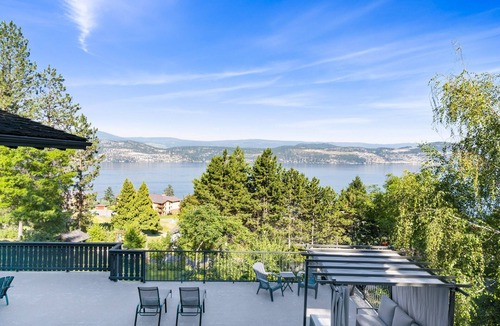 Central Okanagan Ski Chalet | Lakeview Cottage with beach access, stunning views