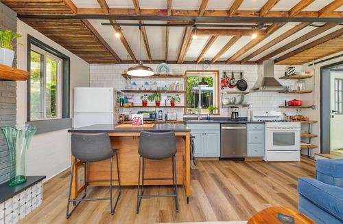 Littleton House | Lakeview, Dock, Rooftop, Firepit, Kayak, Games