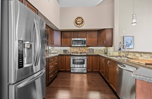 North End House | Lakeview Townhouse in Sunset Waterfront Resort