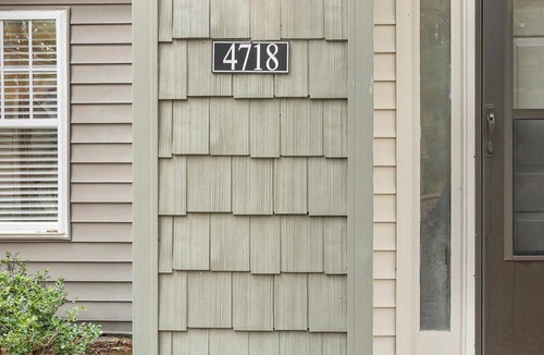 Crabtree Apartment | Landing | Incredible 2BD, Tennis Court, Gym