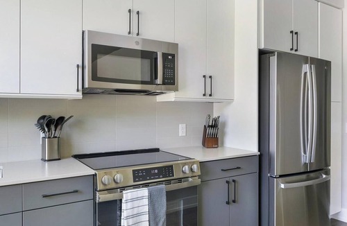 Southwest Raleigh Apartment | Landing | Modern Studio in Caraleigh