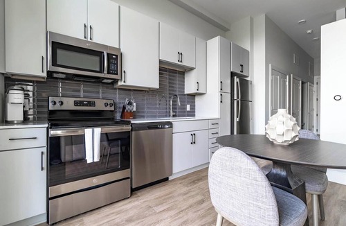 Downtown Apartment | Landing | Stunning Studio, Gym, Yoga Studio