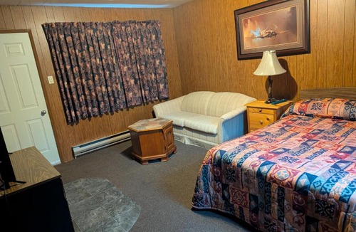 Wabigoon Hotel | Lang's Motel