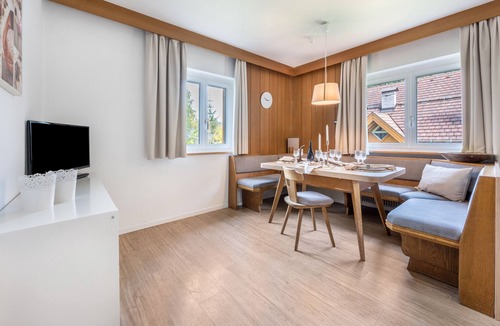 Sorafurcia Apartment | 'Lanz Maria Apartment Garden' with Mountain View