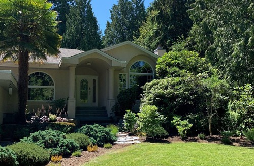 Cordova Bay House | Large 2 bdrm, private, all new modern furniture with access to gorgeous gardens