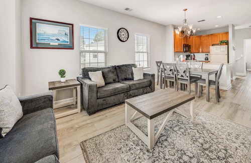 Red Hill Condo | Large 3BR Private Condo,Pool,Tennis,Great Location