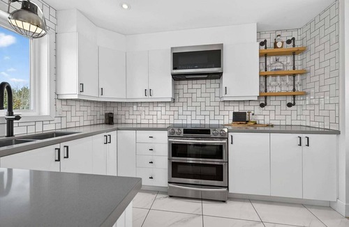 Saint-Mathieu-de-Beloeil House | Large family home with pools, a garden, and a gym – St-Mathieu-de-Beloeil