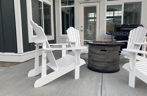 Osoyoos House | Large modern home at The Cottages on Lake Osoyoos!