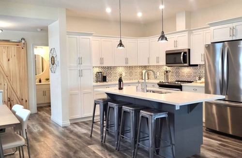 Osoyoos House | Large Modern Home at the Cottages #54