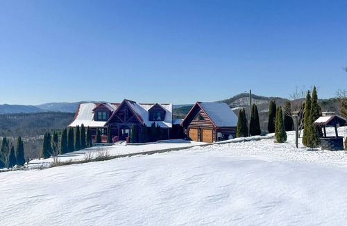 Dobson Cabin | Large Mountaintop Cabin sleeps 16! Blue Ridge Mountain Views & Wraparound Deck
