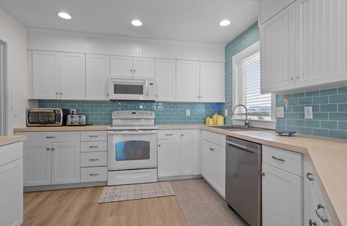 Emerald Isle House | Large, Pet Friendly, Private Pool, Golf Cart,Easy Beach Access
