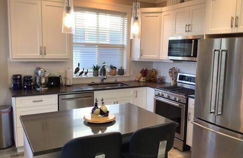Duncan House | Large two level townhome in the Cowichan valley, sleeps 6