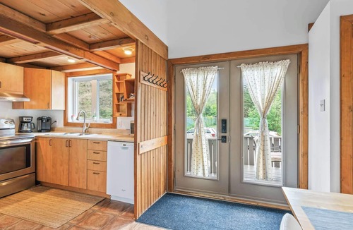 Val David Apartment | LAURA – Cozy Retreat with 4-Season Spa Val David