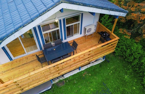 St-Adolphe-d'Howard Ski Chalet | Le Chalet Blanc, lakefront with jacuzzi