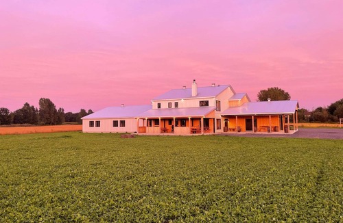 Sainte-Seraphine Cabin | Le Lodge Vous Offre une Expérience Paisible et Immersive en Zone Agricole