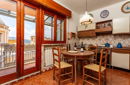 Bronte Apartment | Le Logge House - Bronte Apartment with Mountain Views