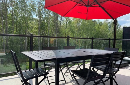 Magog Condo | Le Memph: 3 bedrooms pool hot tub lac Memphrémagog