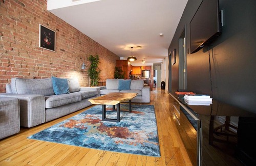 Plateau Mont Royal Apartment | Le Metro Mont-Royal by HomeInMontreal