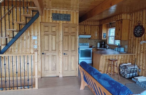 Chateau-Richer Ski Chalet | Le Rustique with private lake/Lakeside