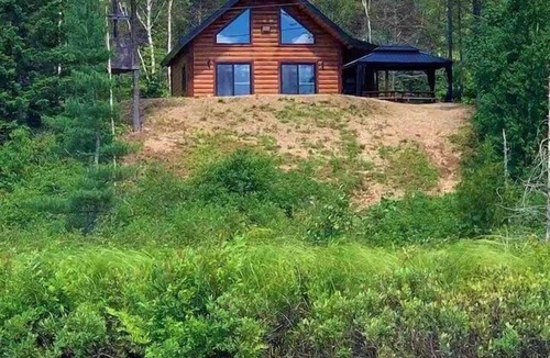 Lac-aux-Sables Ski Chalet | Le St-L'Eau spa, Mauricie