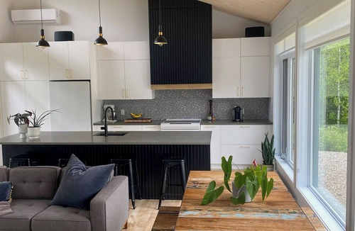 Saint-Alphonse-Rodriguez Ski Chalet | Le Toqué | Spa | AC | Waterfront | Kayaks | Fireplace