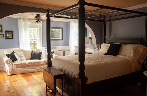 Stanstead Bed & Breakfast | Lee Farm Inn