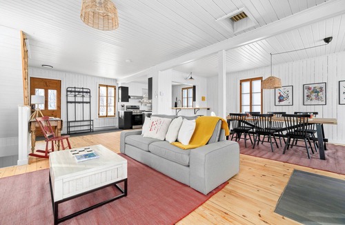 Saint Irenee Ski Chalet | Les Capelans | indoor & outdoor Fireplaces | BBQ | River View | Foosball & Darts