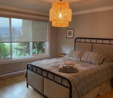 West Kelowna Estates Bed & Breakfast | Les Chambres Roses