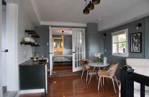 West Kelowna Estates Bed & Breakfast | Les Chambres Roses