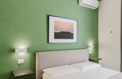 Marsala House | 'Levante' Room with Shared Garden, Wi-Fi and Air Conditioning