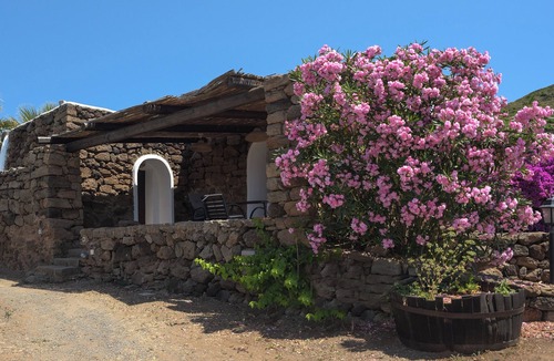 Pantelleria House | [Lighted Pool + Sea View + Barbecue] "The Alcove Dammuso"