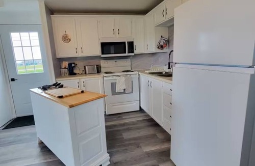 Beaubassin East Cottage | Little Cape 2 bedroom cottage (Petit-cap) year round availability, 5min beach