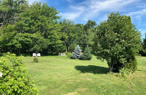 Charlottetown House | Located in West Royalty Charlottetown, close to shopping & restaurants.