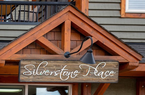 Invermere Condo | Location Location! 2bd2ba Condo in the heart of Downtown Invermere!