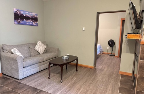 Canmore Resort | Lodges at Canmore – Hot Tub & Heated Swimming Pool, Private Laundry, Kitchen&BBQ